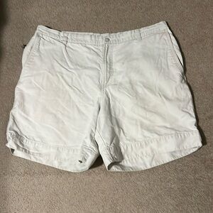 Relaxed and comfy Columbia sportswear company. Cargo shorts.